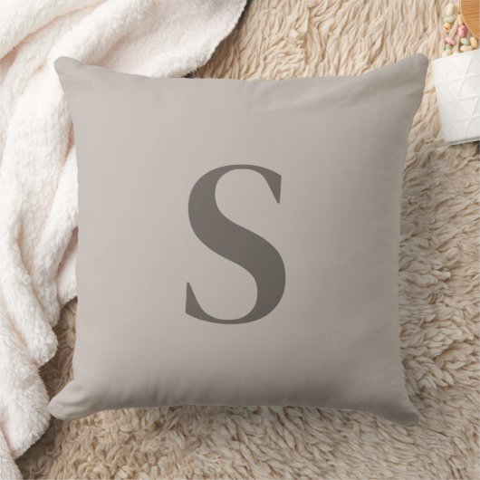 Decorative cushion with initial クッション (ブランケット)