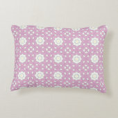 decorative pillow featuring a geometric pattern アクセントクッション (裏面)