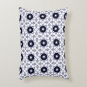 decorative pillow featuring a geometric pattern アクセントクッション (正面(垂直))