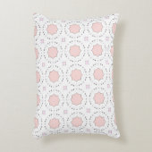 decorative pillow featuring a geometric pattern アクセントクッション (正面(垂直))