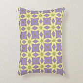 decorative pillow featuring a geometric pattern アクセントクッション (正面(垂直))