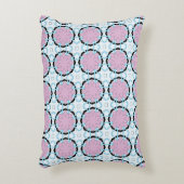 decorative pillow featuring a geometric pattern アクセントクッション (正面(垂直))