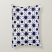 decorative pillow featuring a geometric pattern アクセントクッション (正面(垂直))