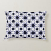 decorative pillow featuring a geometric pattern アクセントクッション (裏面)