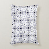 decorative pillow featuring a geometric pattern アクセントクッション (正面(垂直))