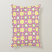 decorative pillow featuring a geometric pattern アクセントクッション (正面(垂直))