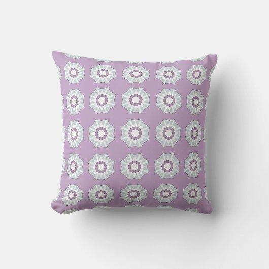 decorative pillow featuring a geometric pattern クッション (正面)
