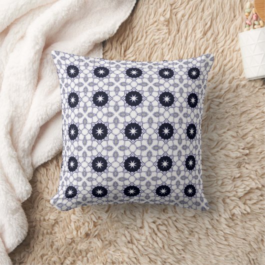 decorative pillow featuring a geometric pattern クッション (ブランケット)