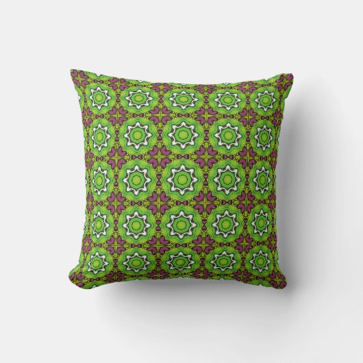 decorative pillow featuring a geometric pattern クッション (正面)