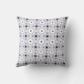 decorative pillow featuring a geometric pattern クッション (裏面)