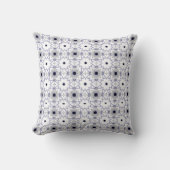 decorative pillow featuring a geometric pattern クッション (正面)