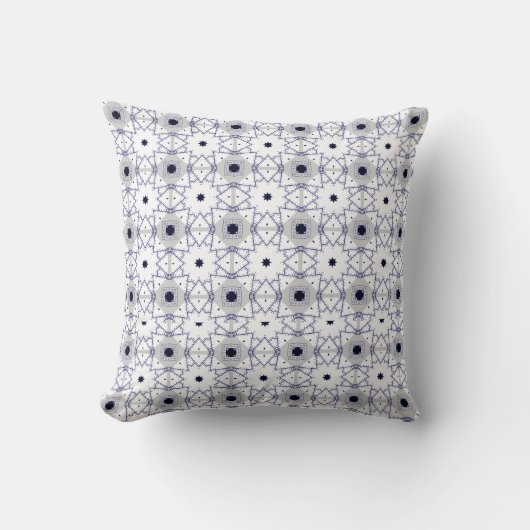decorative pillow featuring a geometric pattern クッション (正面)