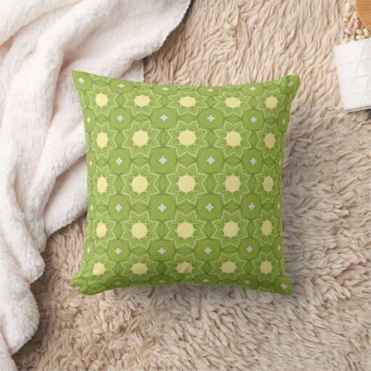 decorative pillow featuring a geometric pattern クッション (ブランケット)