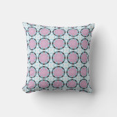 decorative pillow featuring a geometric pattern クッション (正面)