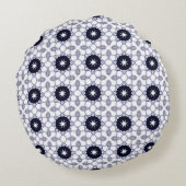 decorative pillow featuring a geometric pattern ラウンドクッション (裏面)