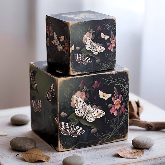 Decoupage Woodland Moth Illustration 薄葉紙