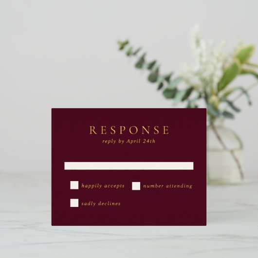 Deep Burgundy Classic Foil Wedding RSVP Card 箔招待状ポストカード (立ち正面)
