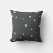 Deep Charcoal Japanese Narcissus Floral Pattern クッション (正面)