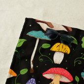 Deep Forest Magic: Colorful Mushrooms on Black ビーチタオル (インサイチュ)