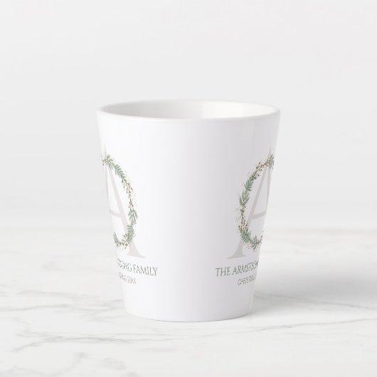 Deep Sage Wreath Monogram Family Name Keepsake カフェラテマグ (正面)