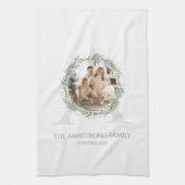 Deep Sage Wreath Monogram Home Accent キッチンタオル (縦)