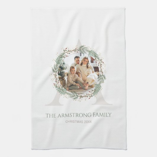 Deep Sage Wreath Monogram Home Accent キッチンタオル (縦)