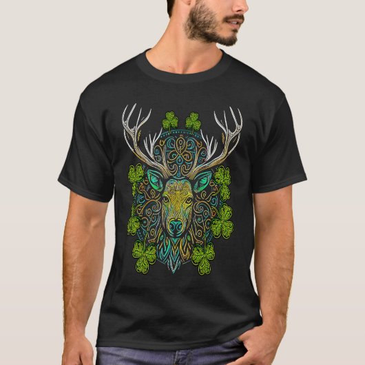 Deer Face Head Mandala Irish Shamrock C St Patrick Tシャツ (正面)