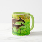 Deer Mom Doe and Baby Fawn Nature Art Mug マグカップ (正面右)