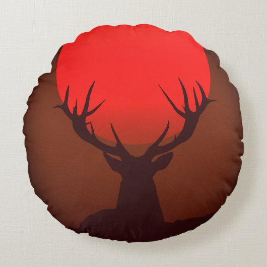 Deer Silhouette with Fiery Red Sunset ラウンドクッション (正面)