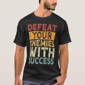 DEFEAT YOUR ENEMIES WITH SUCCESS MOTIVATION Tシャツ (正面)