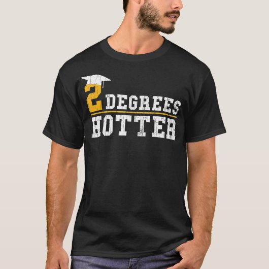 Degrees Hotter Funny Masters Graduation Graphic Tシャツ (正面)