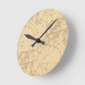 Dekoratives Muster auf beigem Hintergrund ラウンド壁時計 (傾斜)