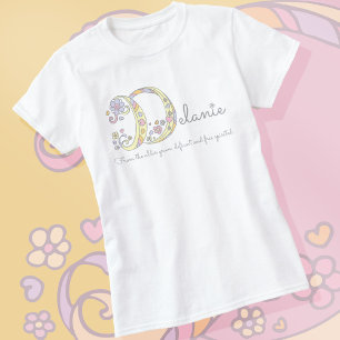 Delanieの女の子の一流の意味モノグラムのハート Tシャツ