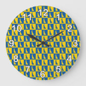 Delaware Blue Gold Pattern Black White Numbers ラージ壁時計 (正面)