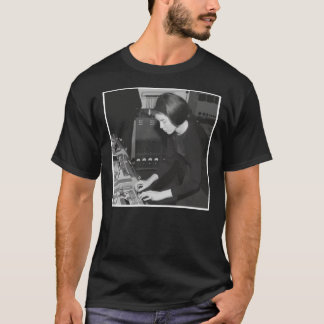 Delia Derbyshire Classic T-Shirt Tシャツ
