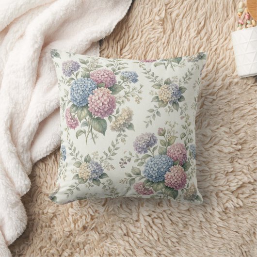 Delicate Hydrangea Flowers  クッション (ブランケット)