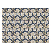 Delicate White Roses With Gold Accents テーブルクロス (正面(横))