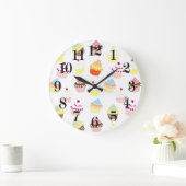 Delicious Decorated Birthday Cupcakes ラージ壁時計 (ホーム)