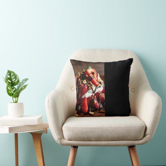 delicious strawberries whipped cream mold chocolat クッション (椅子)