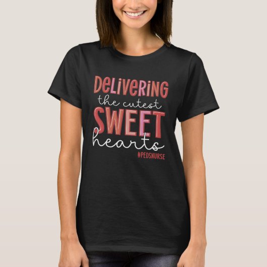 Delivering The Cutest Sweethearts Peds Nurse Valen Tシャツ (正面)