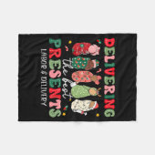 Delivering The Labor Delivery Nurse Christmas  フリースブランケット (正面(横))