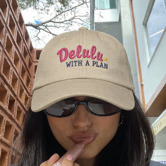 Delulu with a Plan Funny Embroidered Baseball Cap 刺繍入りキャップ