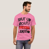 DELUXはケーキの黒い文字にシャットダウン Tシャツ (正面フル)