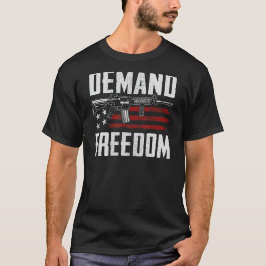 Demand Freedom 2nd修正第プロガンAR15 USAフラグ Tシャツ (正面)