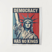 Democracy Has No Kings Protest Sign: Statue of Lib タペストリー (正面)