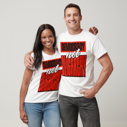 Democracy Not Oligarchy Political Activism Tシャツ (ユニセックス)