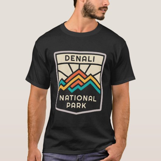 Denali National Park Alaska Outdoor Adventure Tシャツ (正面)