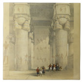 Dendaの寺院の柱廊玄関の下から眺め タイル (正面)