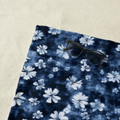 Denim Blue Flowers ビーチタオル (インサイチュ)