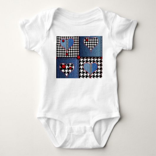 Denim Patchwork：シームレスなファブリックパターン ベビーボディスーツ (正面)